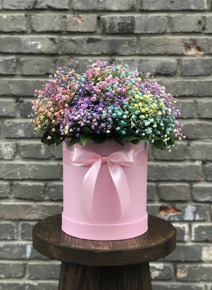 Цветочная композиция из Гипсофила и Розы в шляпной коробке в Манушкино