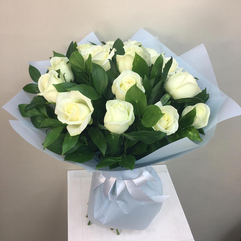 Букет 15 Белых роз Проуд в Манушкино
