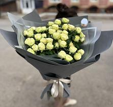 Букет Белые кустовые розы Солинеро в Манушкино