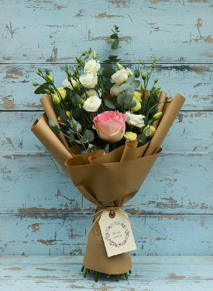 Букет цветов из: Розы и Лизиантусы в Манушкино