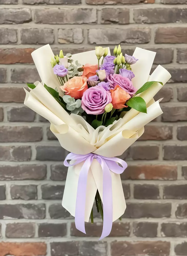 Букет цветов из: Лизиантусы и Розы в Манушкино