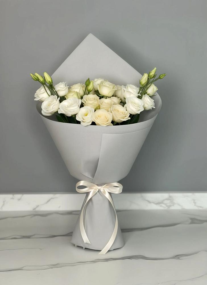 Букет цветов из: Розы и Лизиантусы в Манушкино