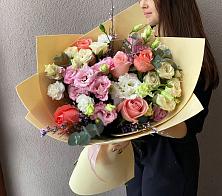 Букет цветов из:  Розы, Лизиантусы и Гвоздики #REPLACE_PRED# Манушкино