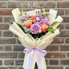 Букет цветов из:  Лизиантусы и Розы в Манушкино