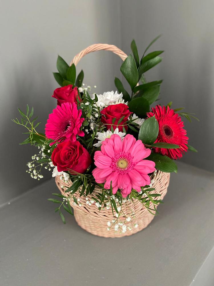 Цветочная композиция из Розы, Хризантемы и Герберы в корзине в Манушкино