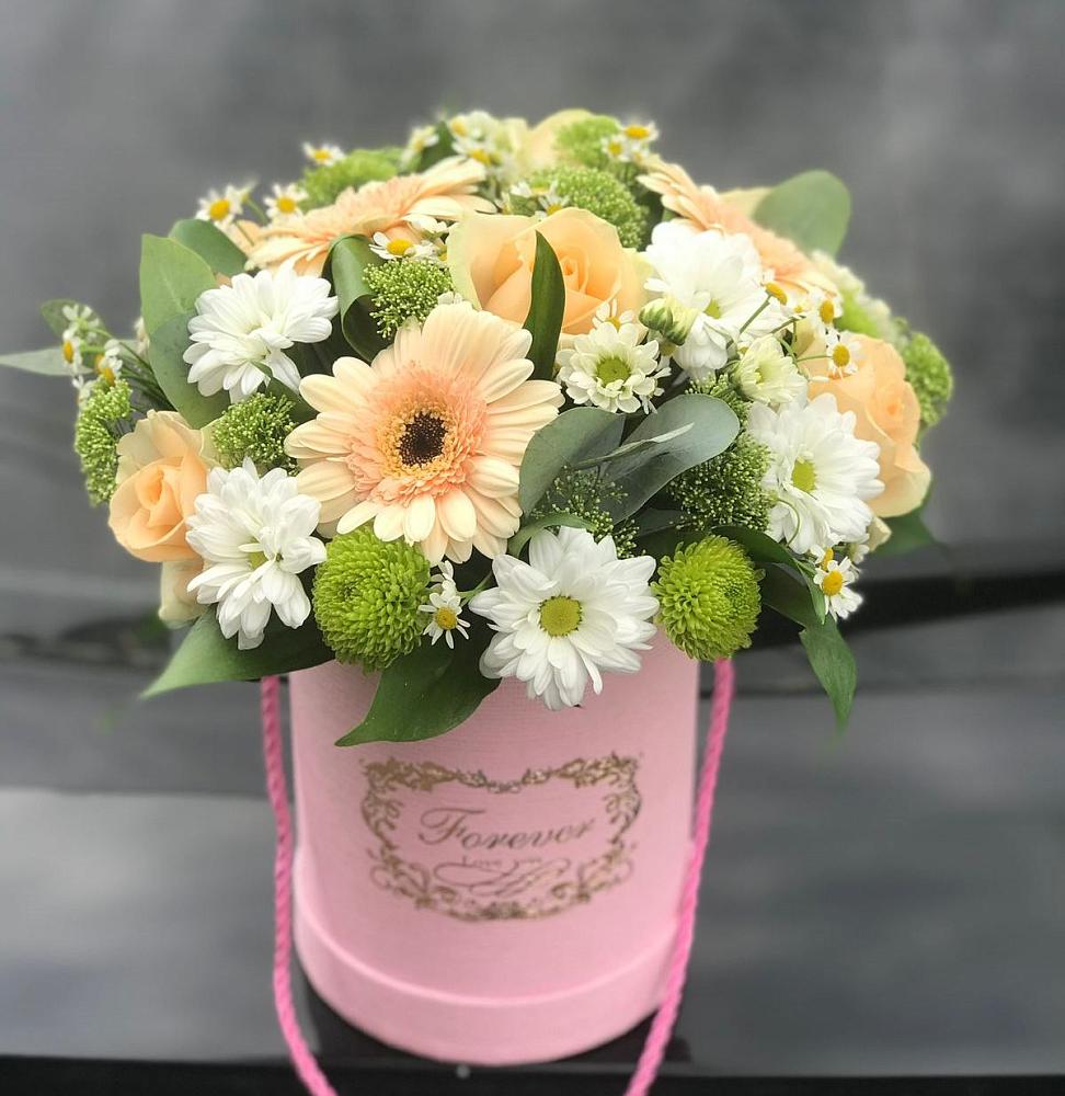 Цветочная композиция из Розы, Герберы и Хризантемы в шляпной коробке в Манушкино