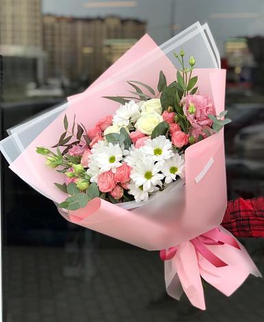 Букет цветов из: Розы, Лизиантусы и Хризантемы в Манушкино